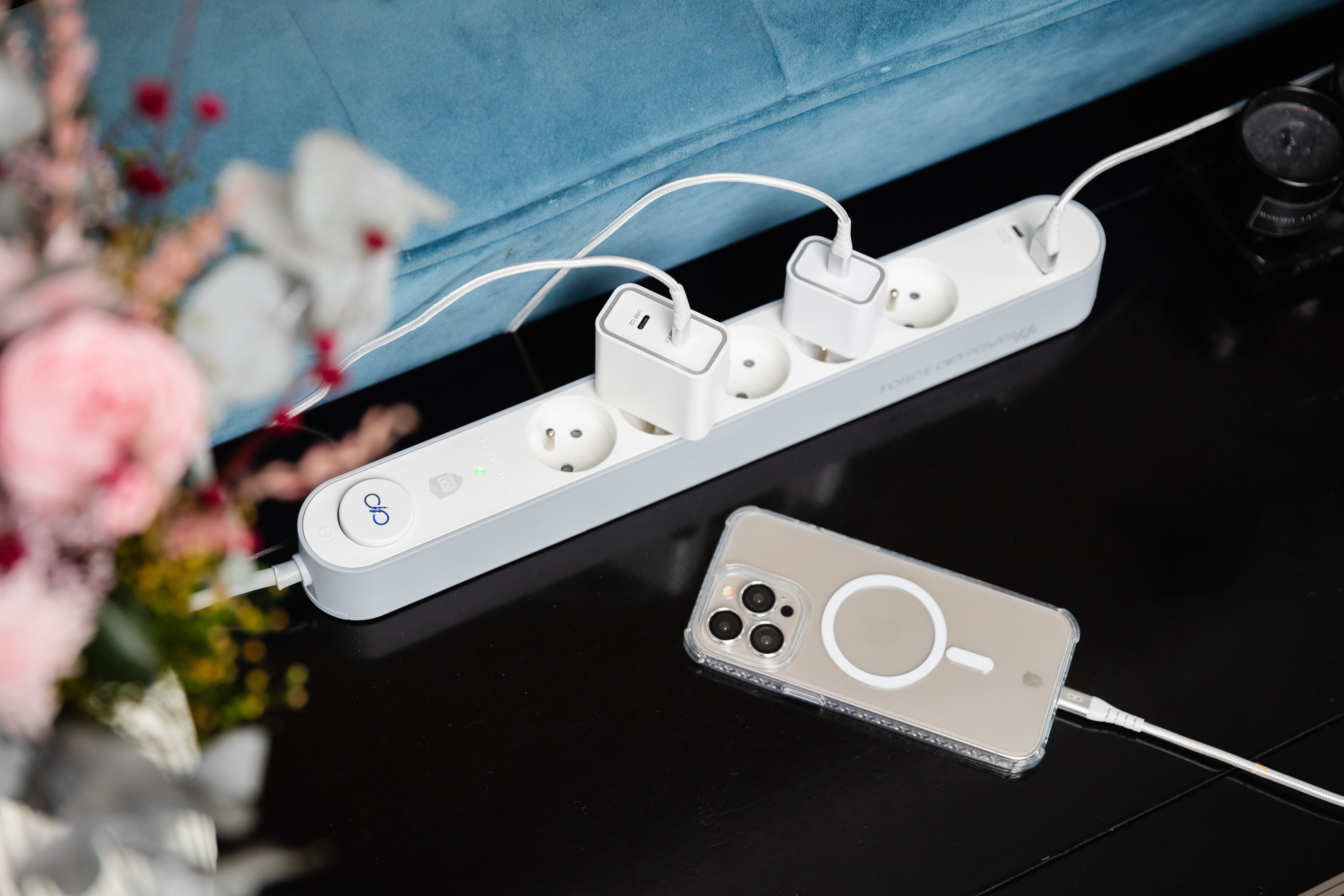 chargeur et câbles